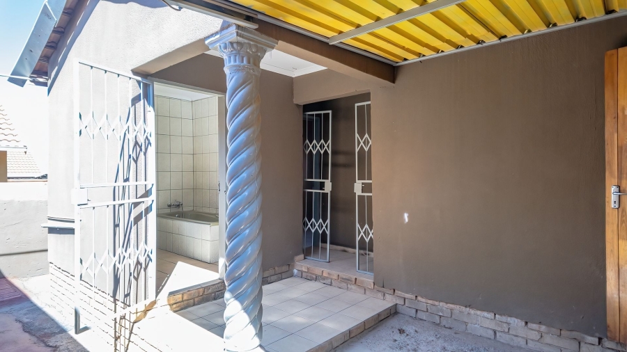 To Let 5 Bedroom Property for Rent in Tlhabane North West